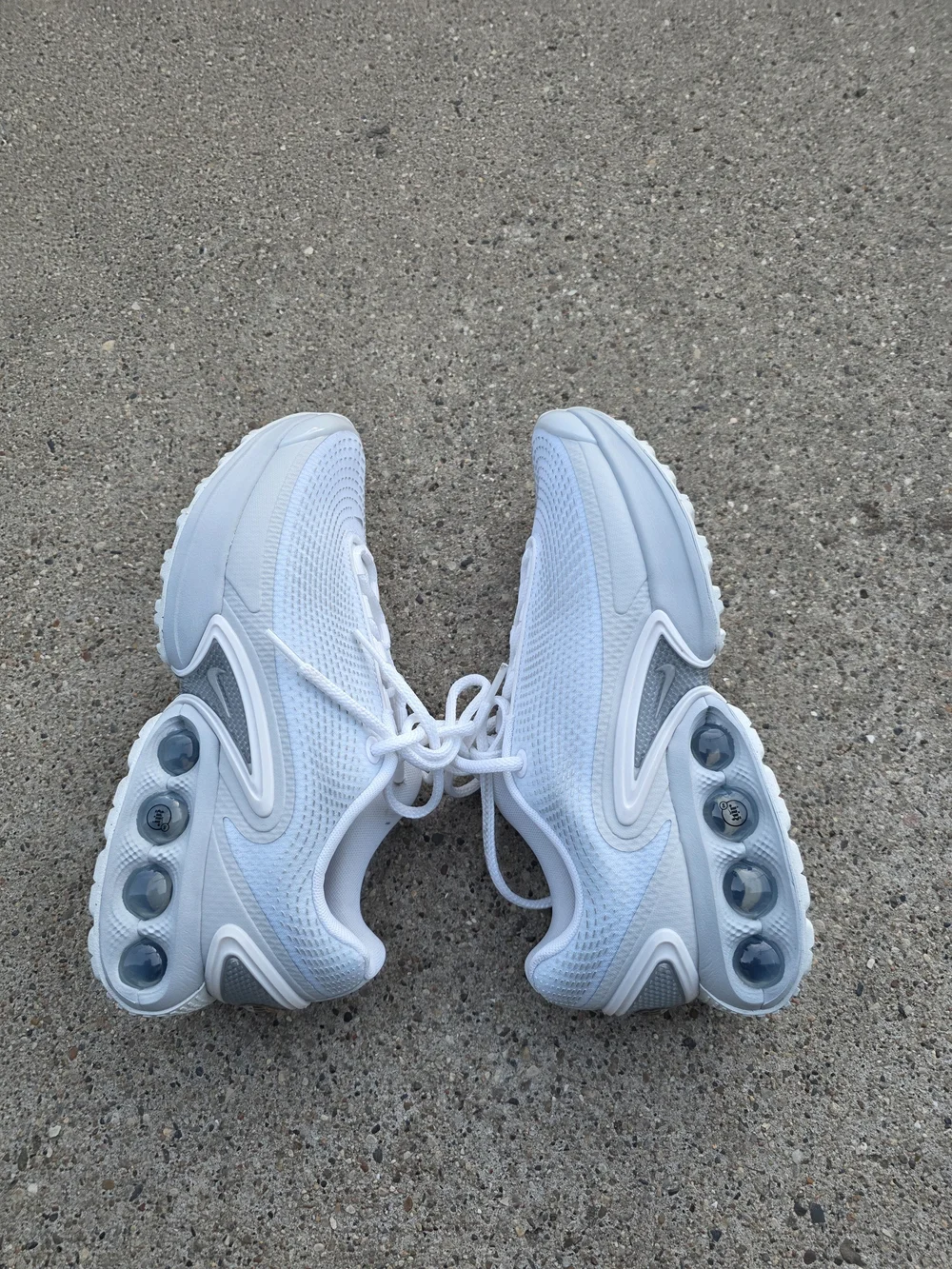 Nike Women's Air Max DN casual sneakers Size 9